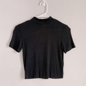 Aritza Babaton black mock neck crop top